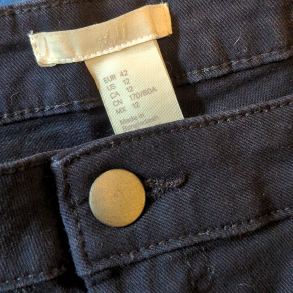 Shorts - Picture 3 of 6